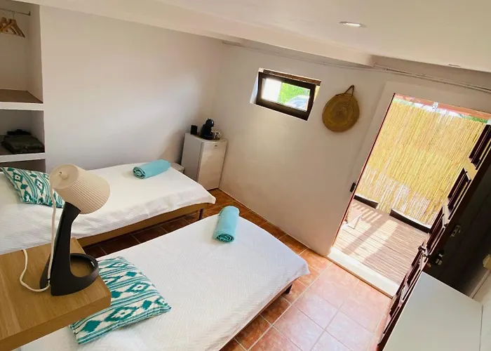 En El Campo Con Bano Privado En بورت دي بوينسا